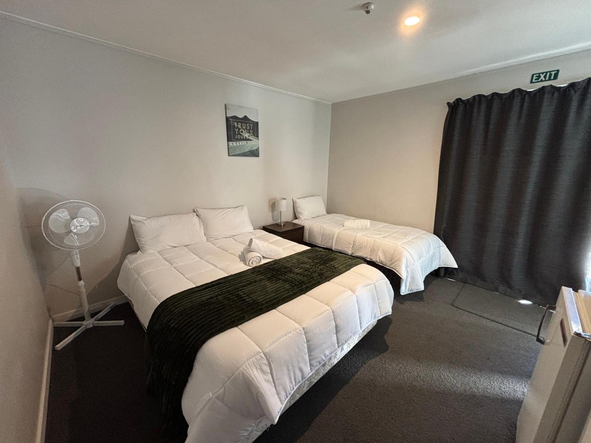 Leopard Hotel Waipukurau Exterior foto